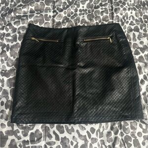 Dalia collection vegan leather quilted skirt sz 6